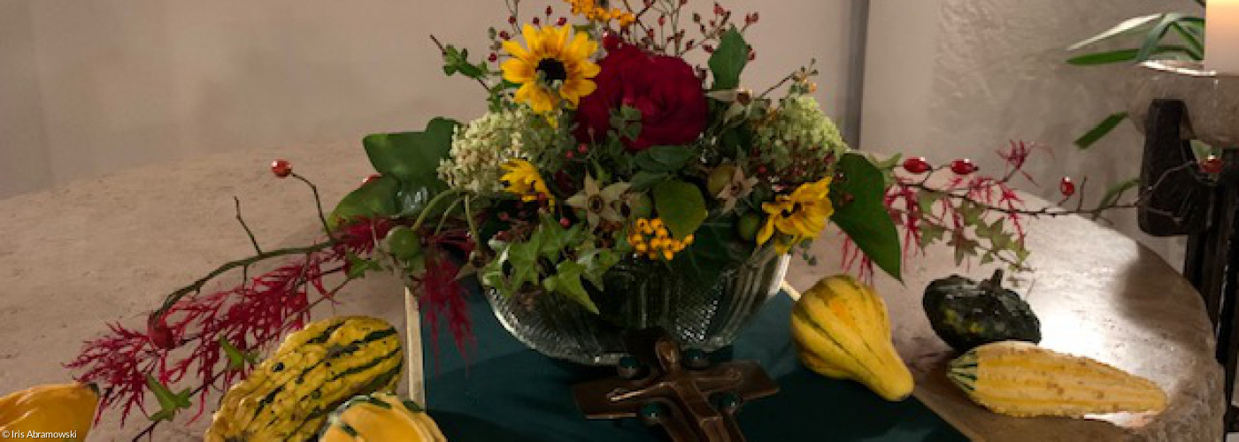 Erntedankfest 2022 in der Christuskirche – geschmückter Altar