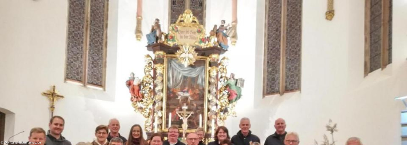 Gruppenbild (hoch) beim ökumenischen Gottesdienst in Wirbenz (Oktober 2022)