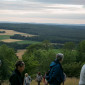 Teilnehmerinnen  und Teilnehmer beim Hochsteigen zur Burg Waldeck