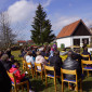 Gottesdienstbesucher:innen und Pfarrerin Steiner in Immenreuth am Ostermontag