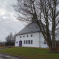 Friedenskirche in Kemnath mit Baum und Straße #13