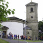 Genussvoll Wandern zur Armesberger Kirche (vor der Armesberger Kirche, Juli 2023)