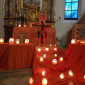 Genussvoll Wandern zur Armesberger Kirche (Taizékreuz und Kerzen, Juli 2023)