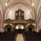 Kirchenschiffe der St. Johannis-Kirche mit Orgel und Empore (© Oskar Burkhardt)