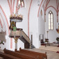 Kirchenschiff links mit Predigtkanzel der St. Johannis-Kirche (© Oskar Burkhardt)