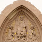 Tympanon der Eingangstür der St. Johannis-Kirche (© Sandra Hirschke)