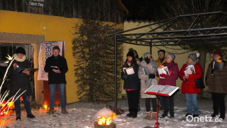 Kirchenchor „ProDeo“ am ökumen. 3. Adventsfenster an der Fronleite in Kemnath 2022