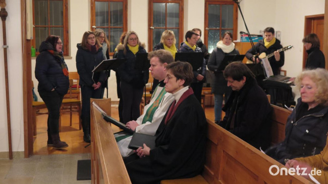 Pfrin. Steiner, Pfr. Kraus und der Chor Laudate am ökumen. Gottesdienst (3.2.2023)