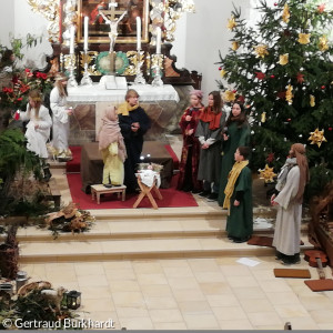 Krippenspiel vor dem Altar in der Kinderweihnacht Wirbenz (2023)